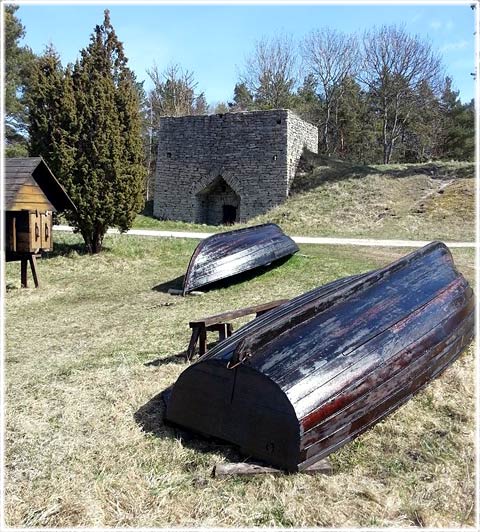 Gotland, Våren, träbåtar och tjära - foto: 0