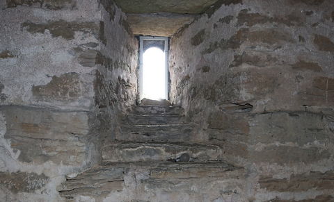 Skottgluggar i tornet p Alskog kyrka