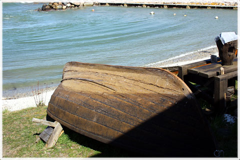 Båt vid Hallshuks fiskeläge