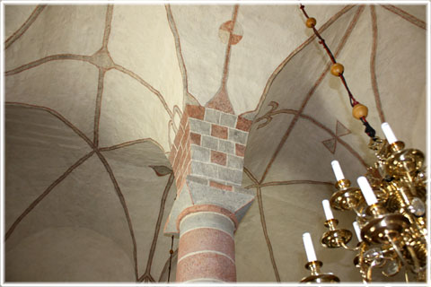 Hall kyrka, ornamental dekor