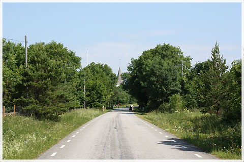 Hall kyrka, ljuset faller som det br