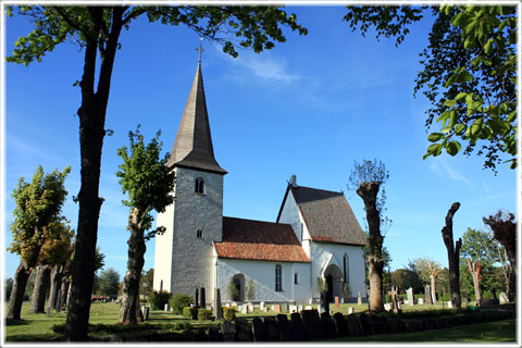 Halla kyrka