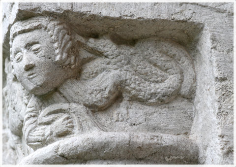 Globus, Ala, relief, Daniel i lejongropen, den gamle ormen