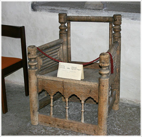 Medeltida stol i Lärbro kyrka