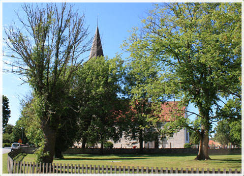 Sanda kyrka - foto: Bernt Enderborg