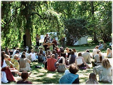 En promenad på Medeltidsveckan den 6 augusti 2003 - foto: Bernt Enderborg