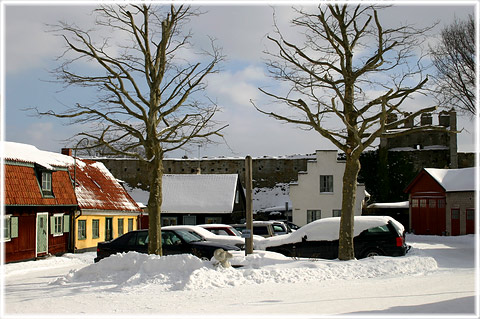 Skampålen på Klinten i Visby, snö