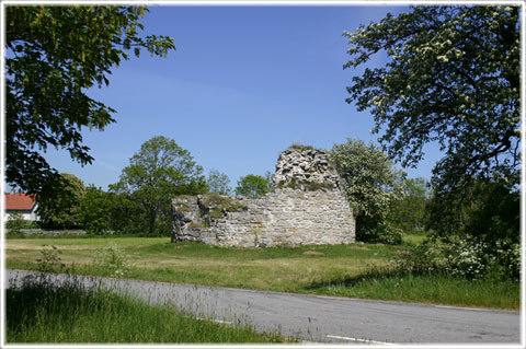 Gotland, Öja kastal - foto: Bernt Enderborg