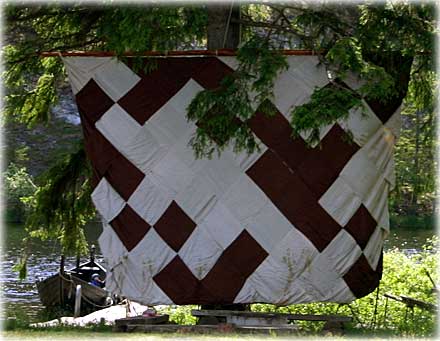 Vikingarnas skepp hade rutiga segel - foto: Bernt Enderborg