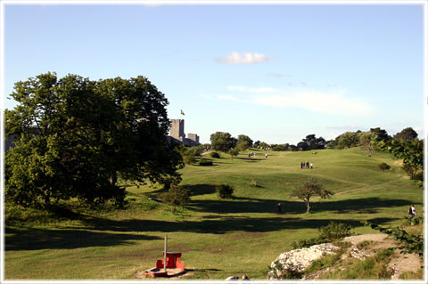 Gotland, Östergravar i Visby - foto: Bernt Enderborg