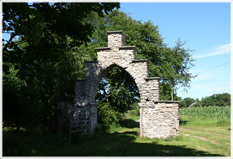 Gotland, Medeltida grdsportar - foto: Bernt Enderborg