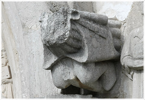 Gotland, Långhusportalen i Stånga kyrka - foto: Bernt Enderborg