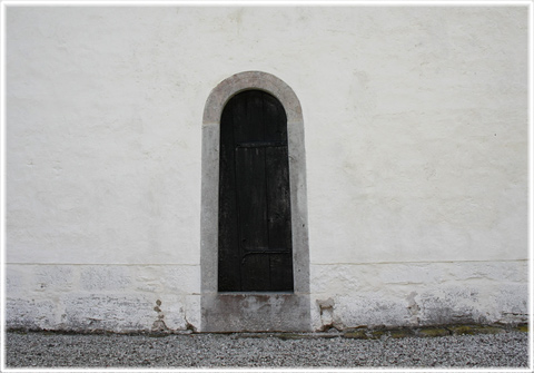 Långhusets norra portal på Garde kyrka